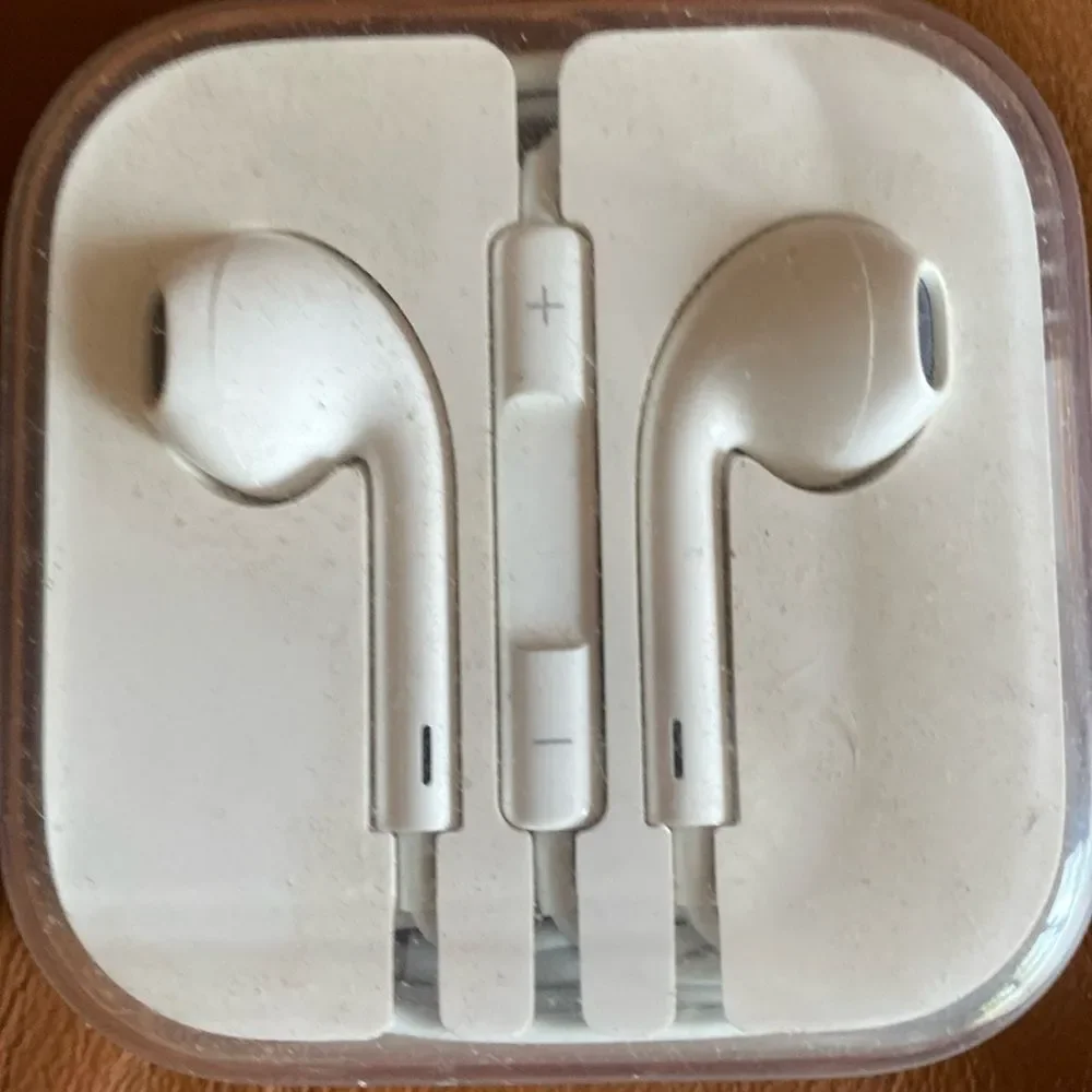 Apple White Earbud Headphones